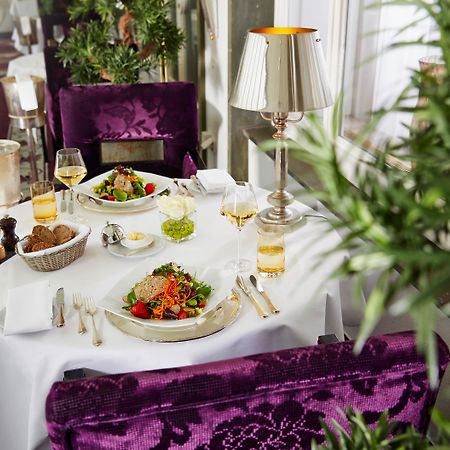 โรงแรมพาร์ค เบรเมิน เบรเมน ภายนอก รูปภาพ A table set for dinner