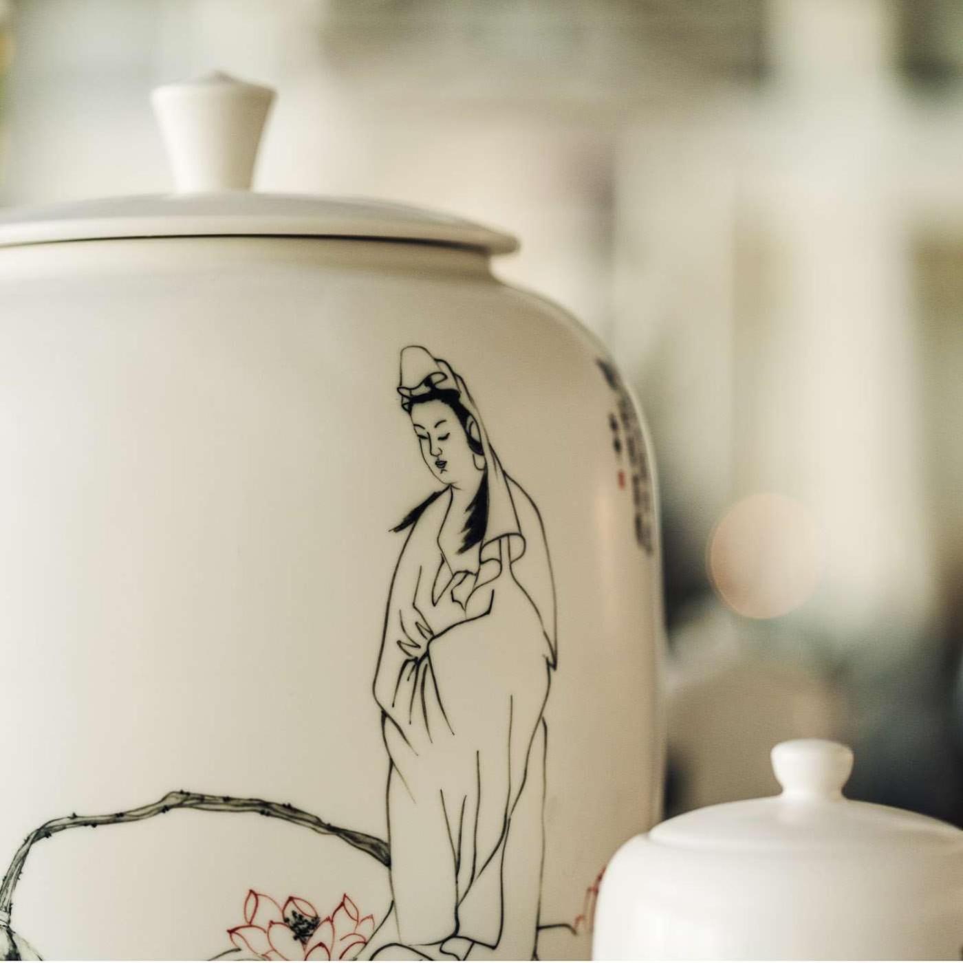 โรงแรมพาร์ค เบรเมิน เบรเมน ภายนอก รูปภาพ A depiction of Lady Meng Ziqi on a porcelain vase