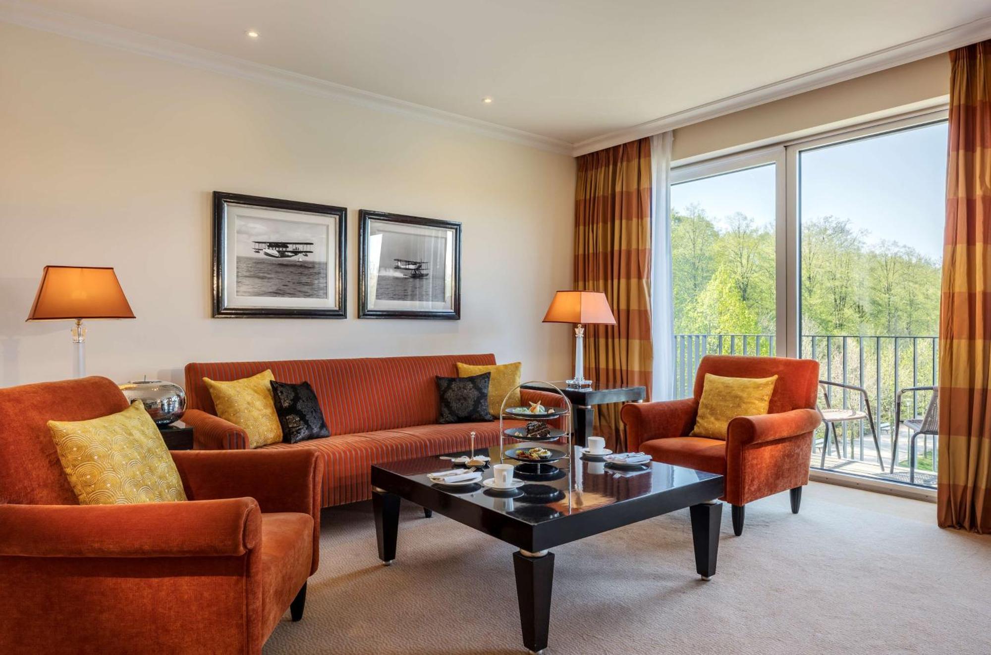 โรงแรมพาร์ค เบรเมิน เบรเมน ภายนอก รูปภาพ A living room at the InterContinental Berlin